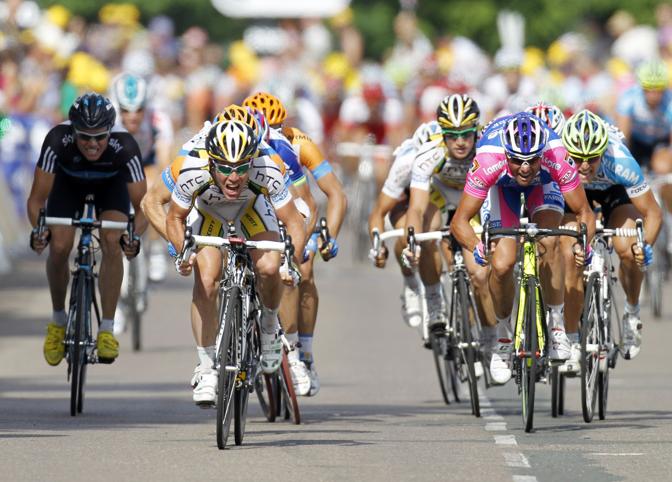 Tour de France 2010, arrivo della sesta tappa in volata:  ancora Cavendish contro Petacchi